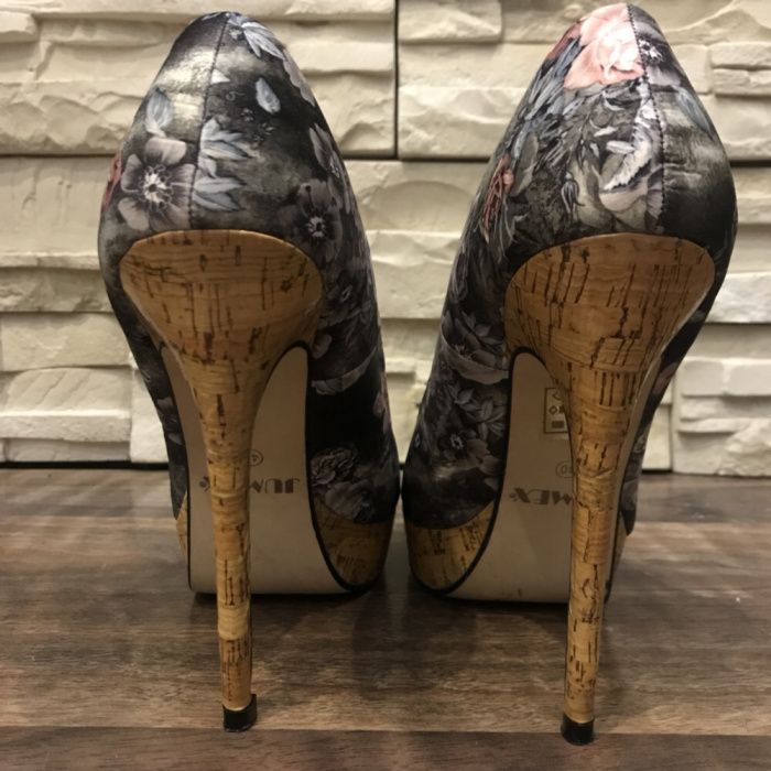 Buty bez palców w kwiaty