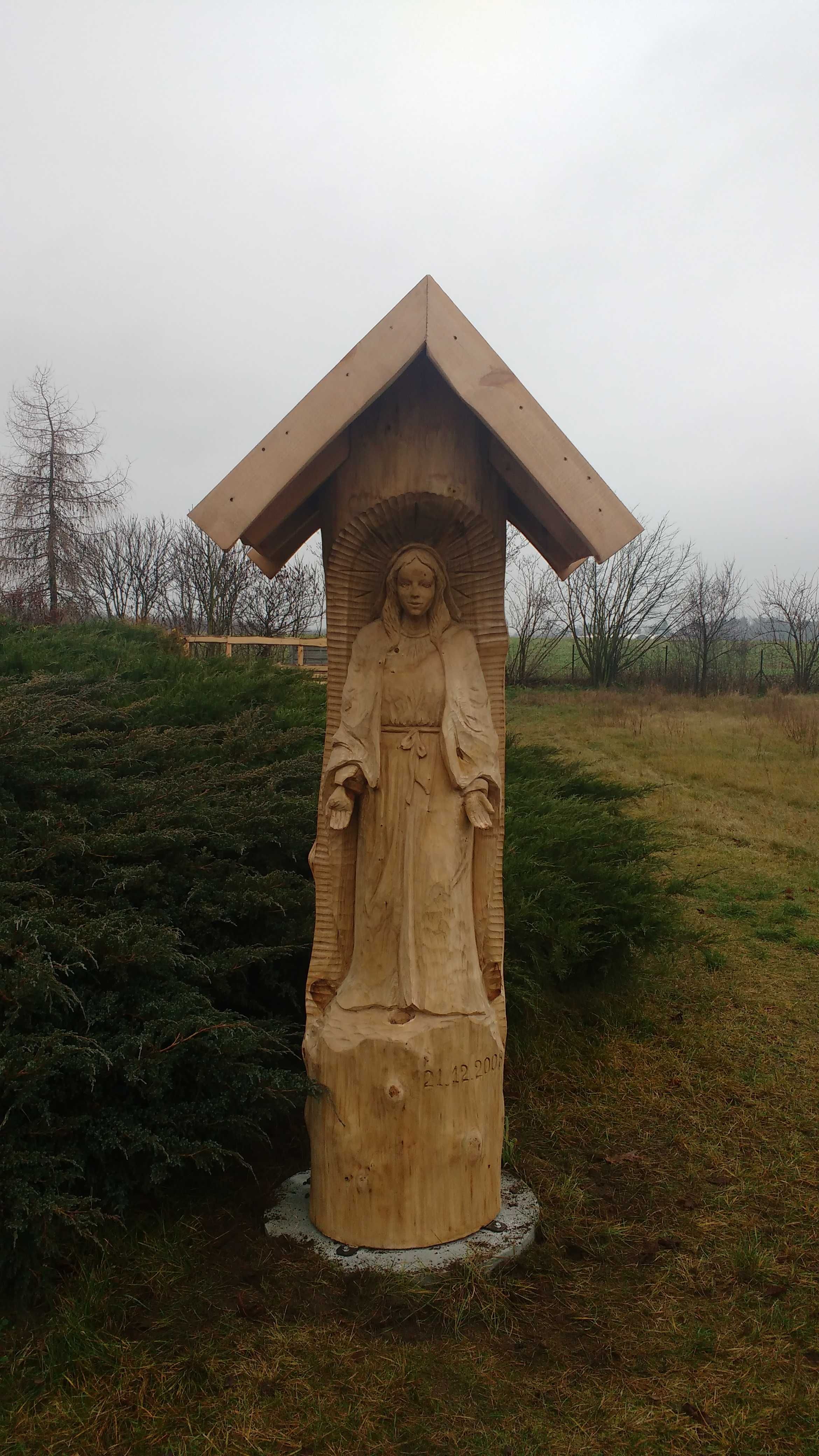 Kapliczka Maryja Matka Boska Boża drewno rzeźba