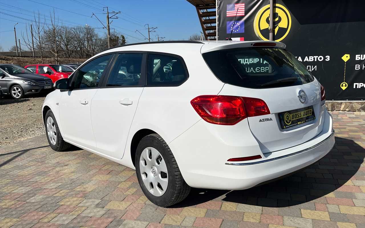 Opel Astra Sports Tourer 2014