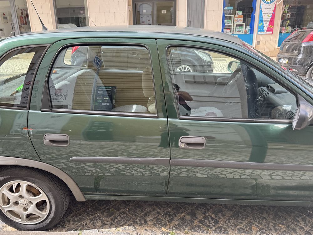 Vende-se carro usado