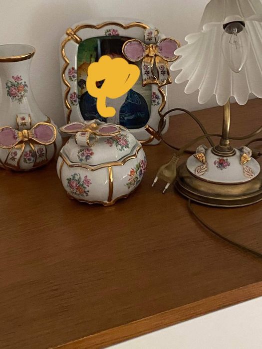 Dois conjuntos , candeeiros mais 3 peças de decoração