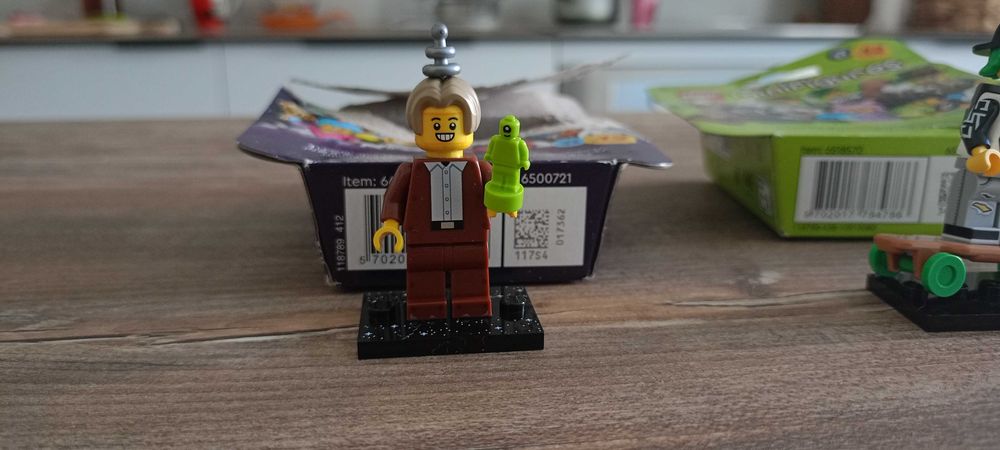 Lego mini figures