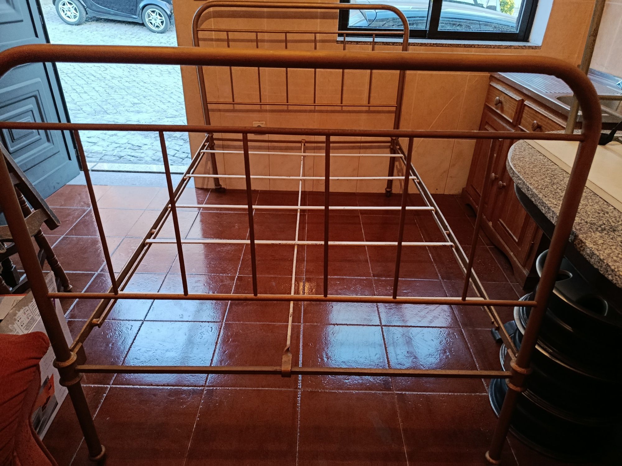 Cama de ferro completa