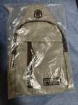 Mochila de tecido completamente nova