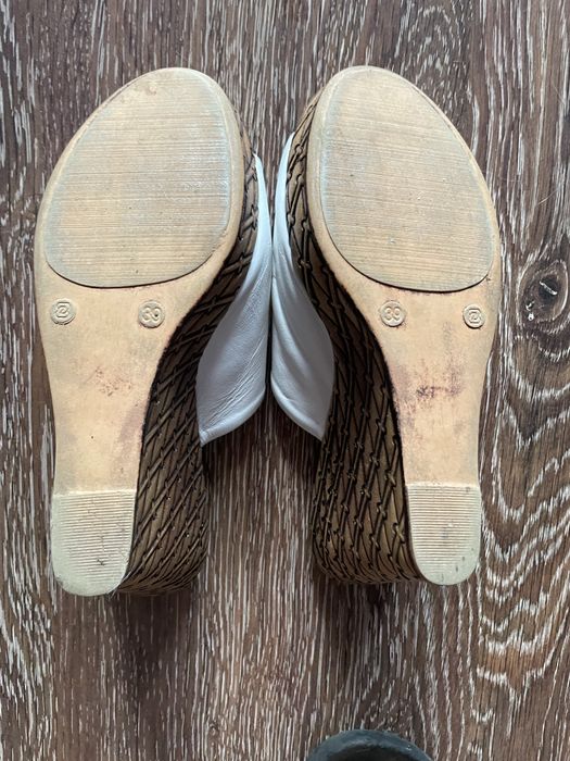 Шльопанці на платформі