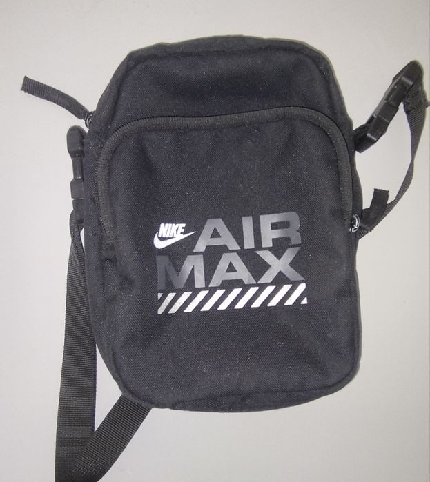 bolsa Nike Air max

Vendo bolsa Nike Air Max origina