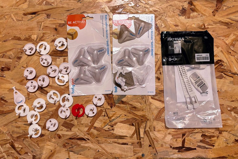 Zabezpieczenie do gniazdek , Blokada do drzwi, szafek