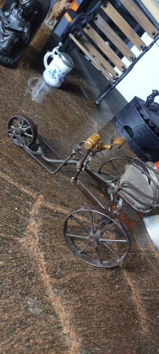 Stary wózek dla lalek . Antyk . Działa jeździ. Kuta ręcznie