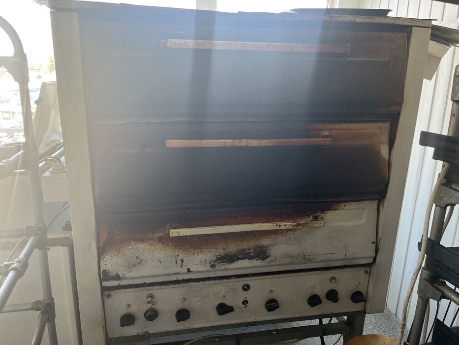 Продам жарочный 3-х секц пекар шкаф промышл ,Б/у , советских времён