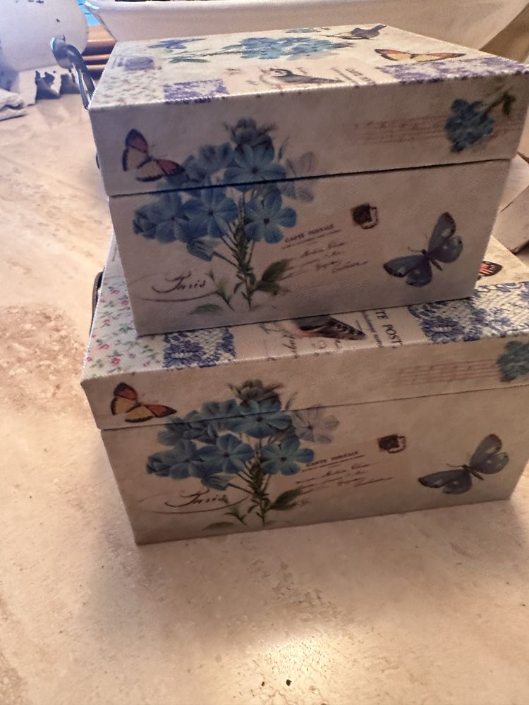 Vendo 2 caixas para decoracao e guarda - joias