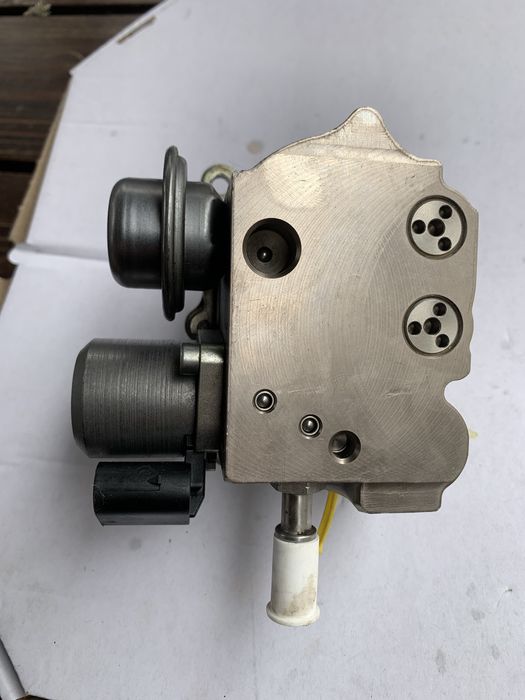 Вживаний насос підкачки v7 588 879 80 . ПНВТ для Peugot308,3008,5008,.