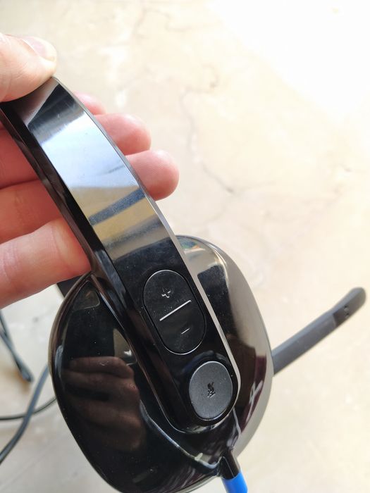 Auriculares Logitech reunião Skype zoom