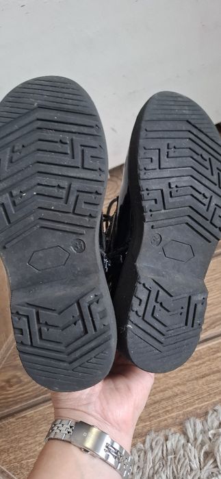 Черевички для дівчинки.