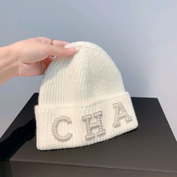 Elegancka czapka dwa kolory biała czarna promocja