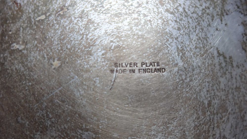 Bardzo stara duża angielska solniczka.