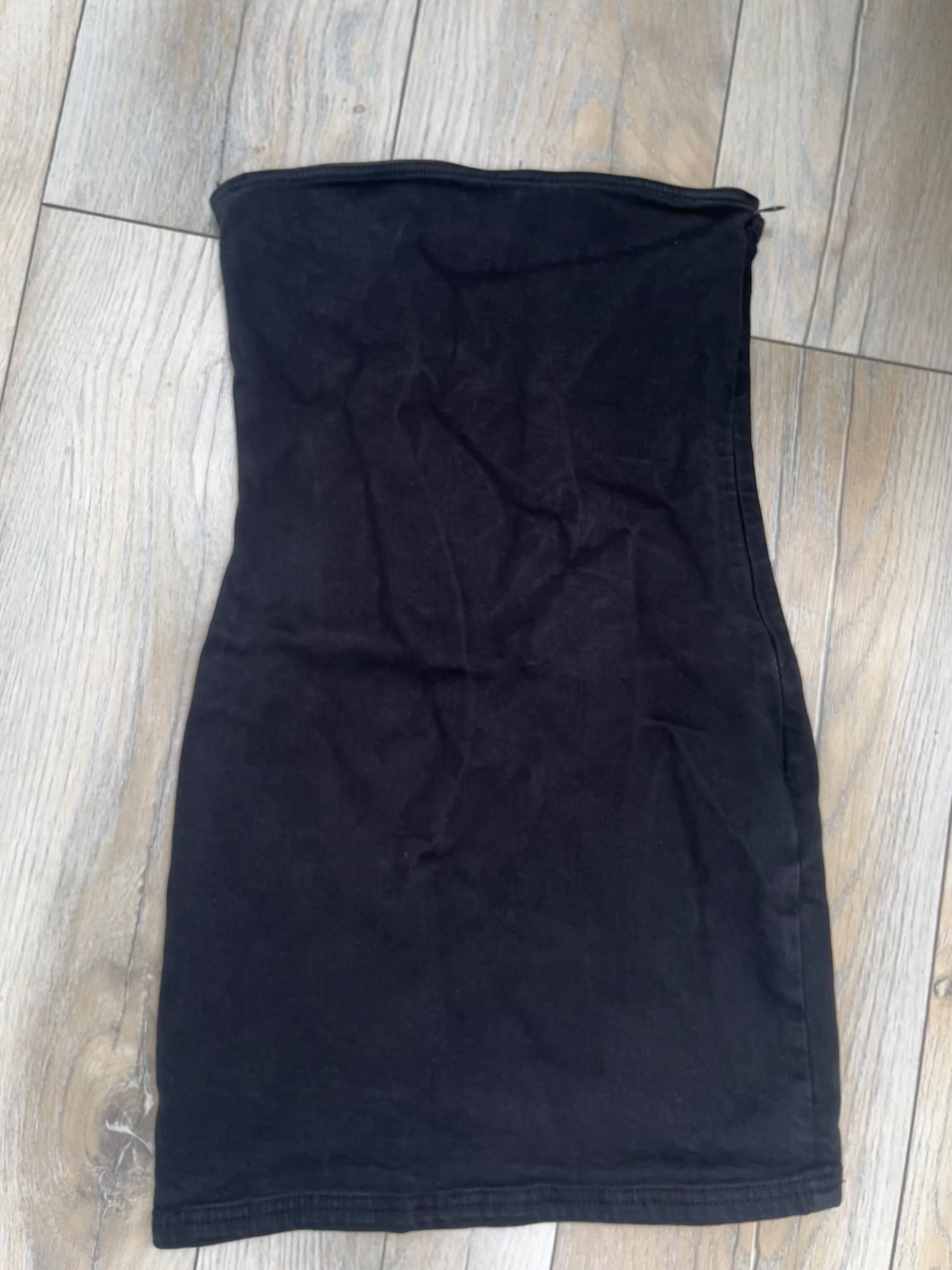 czarna dopasowana sukienka mini XS
