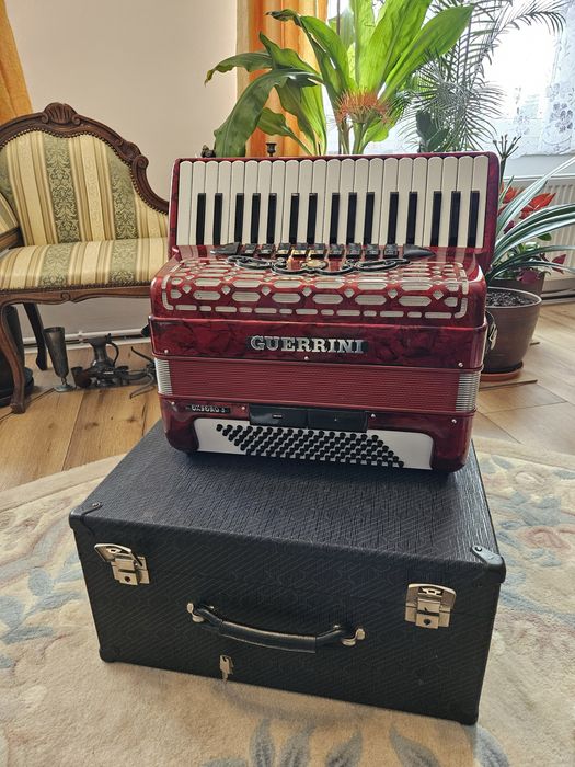 Włoski Akordeon Guerrini Oxford 3, 96 basów