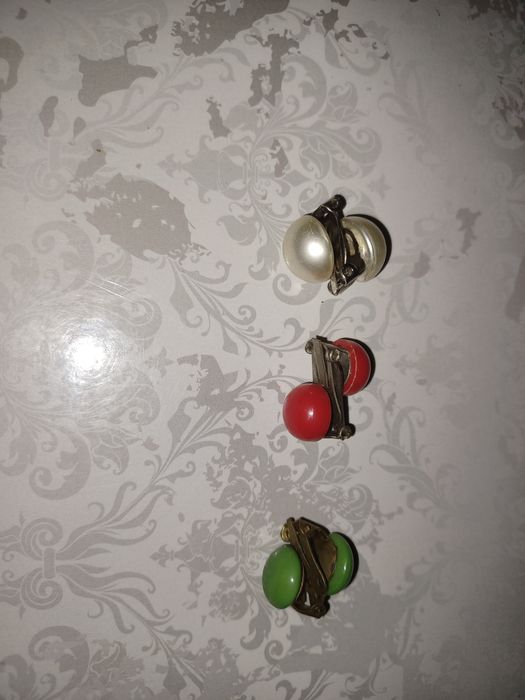Kolczyki i klipsy.