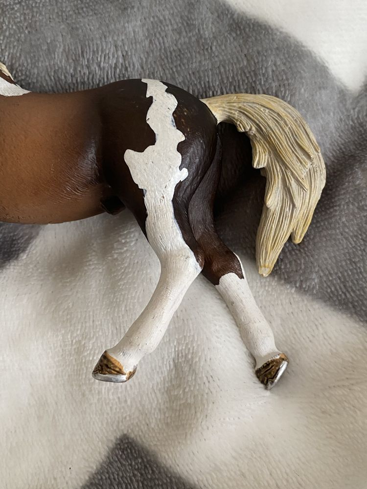 Schleich koń Konie Ogier rasy Trakehner