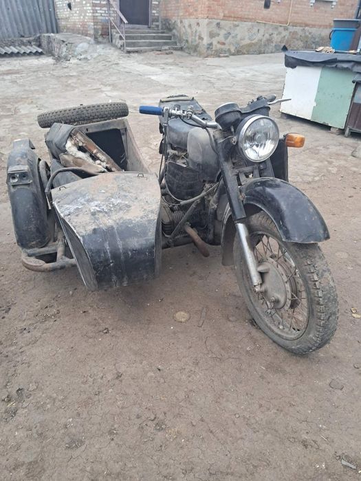 Дедушки мотоцикл стоял