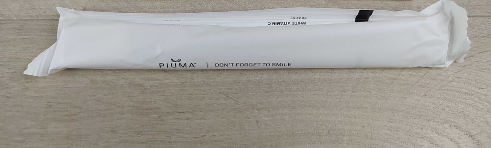 PIUMA Vitamin C Szczoteczka do zębów z witaminą C Średnia Biała