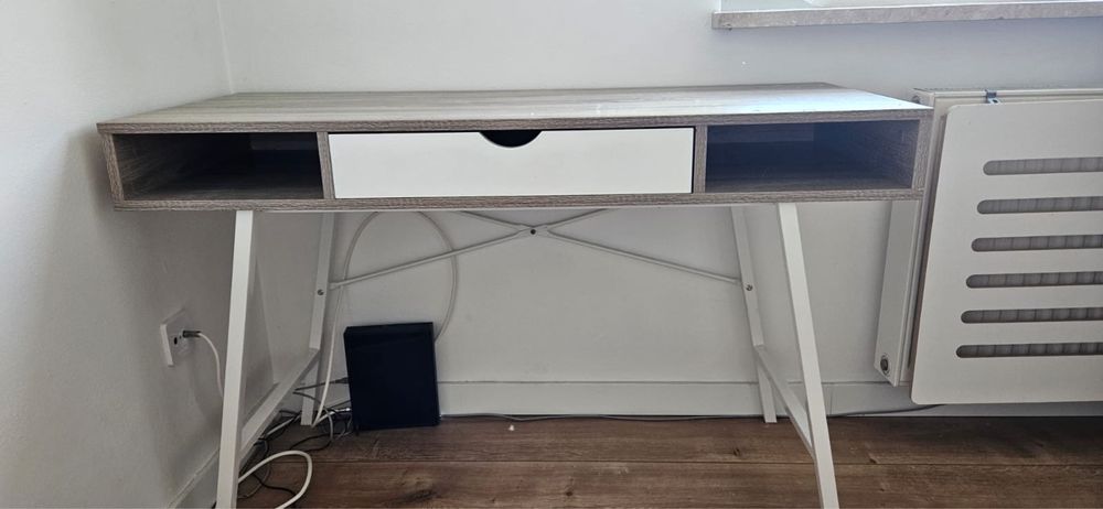 Biurko/toaletka z półkami i szufladą