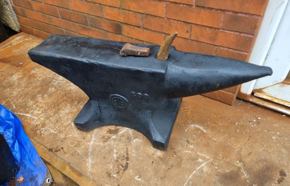 Ogromne kowadło 200kg