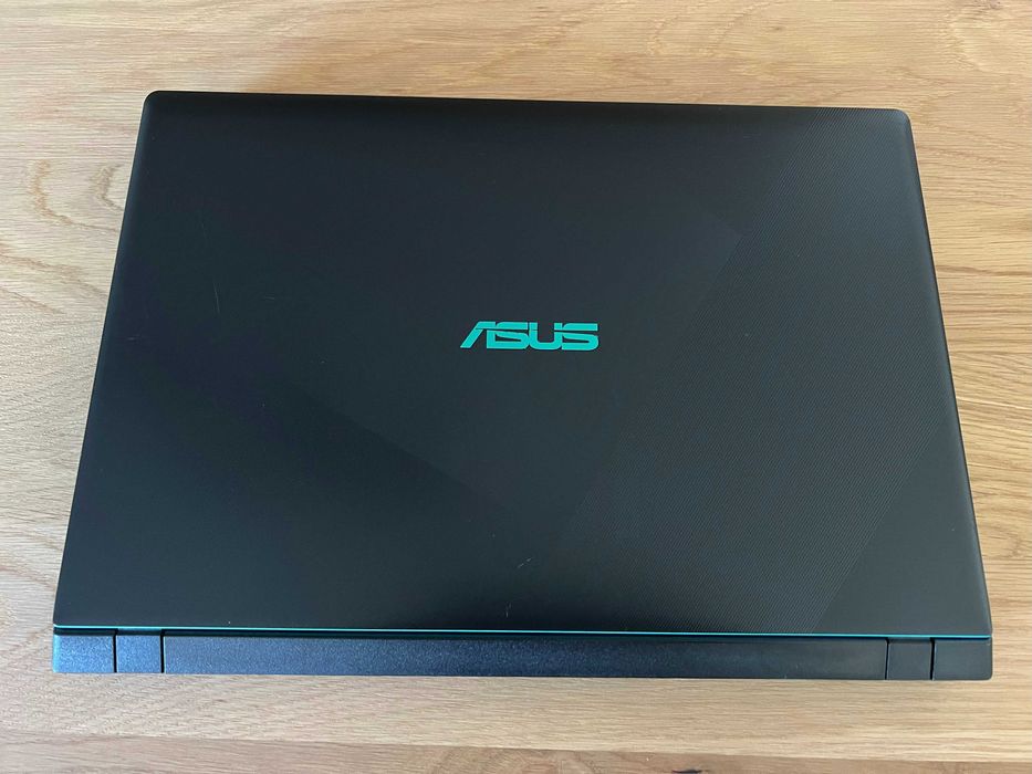 Portátil Asus X560U Core i5 8th, 16Gb Ram, disco SSD M.2, Windows 11