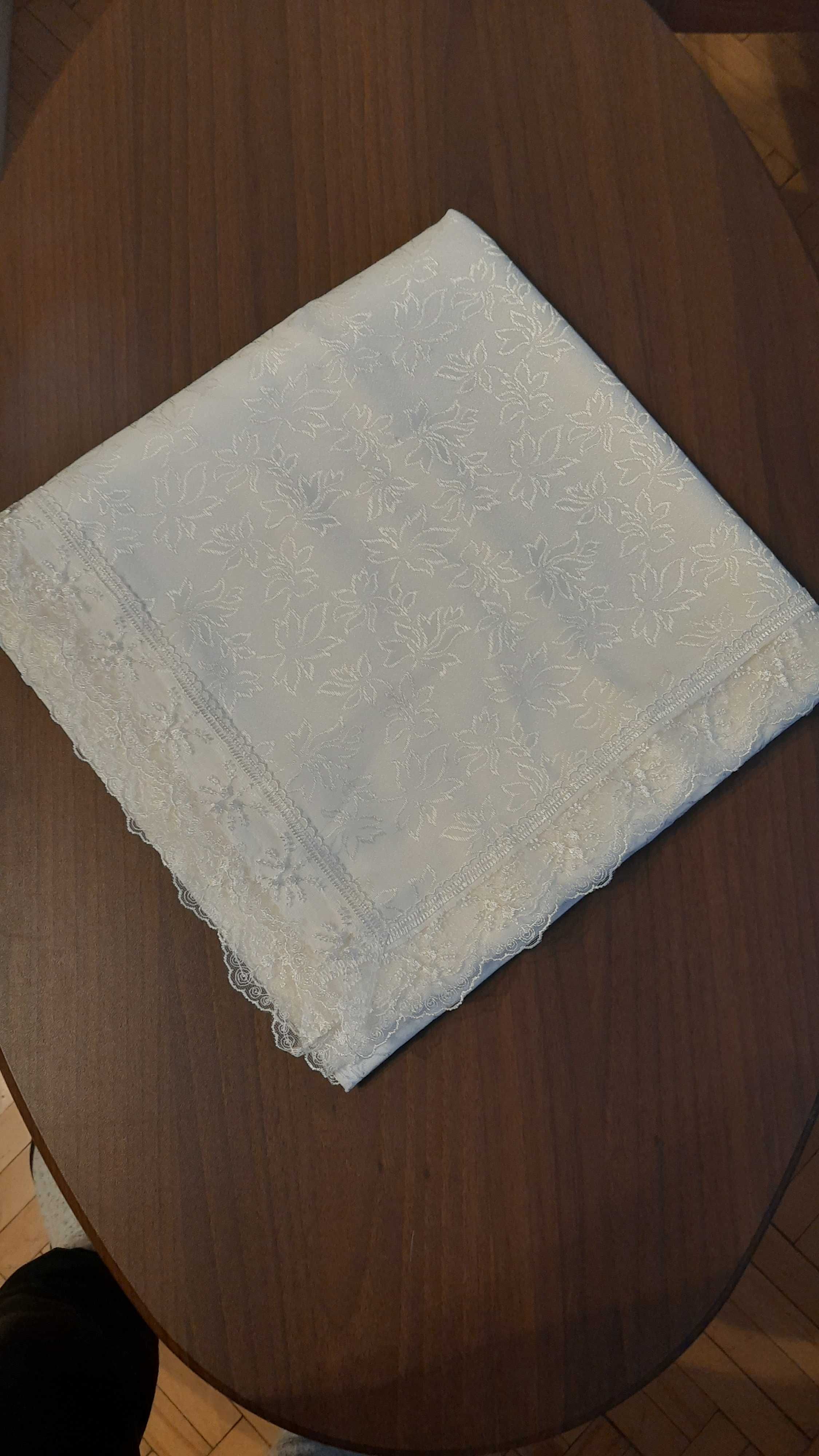 Нарядные  праздничные  скатерти 225х150  и 185х185 см.