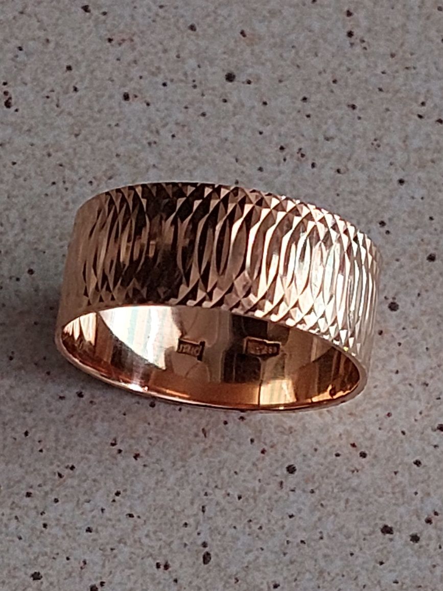 Эксклюзивное кольцо алмазная грань 18-18,5размер 583 проба