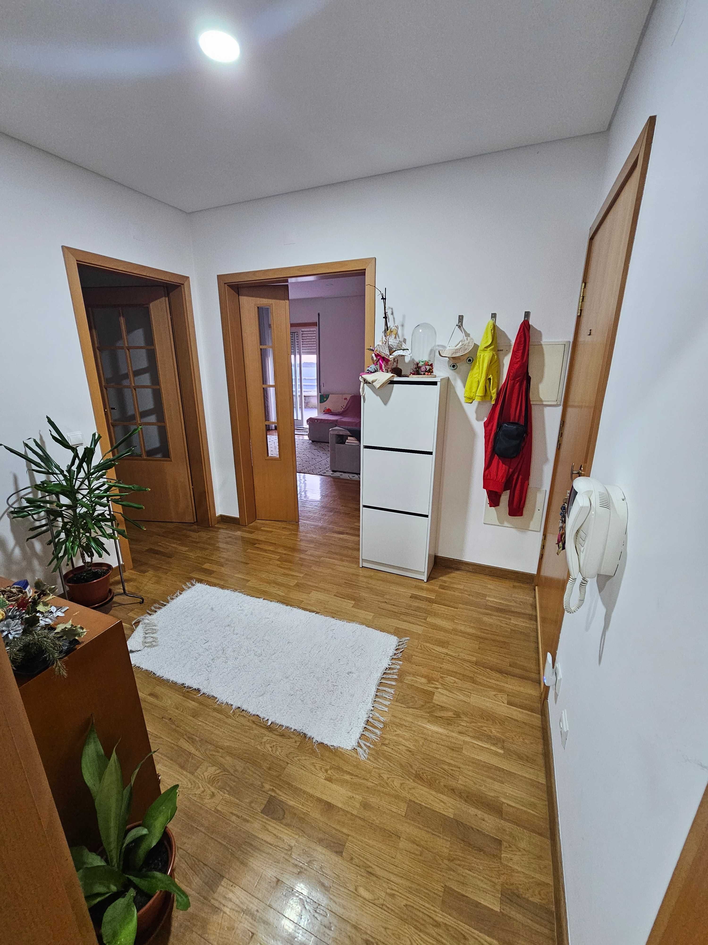 Venda de Apartamento T3 (c/ garagem e terraço)