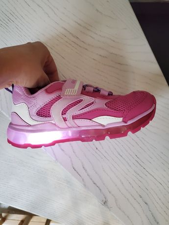 Nowe sneakersy buty świecące dziewczęce geox 31