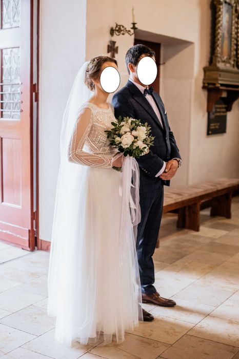 Suknia ślubna na drobną Pannę Młodą (długi rękaw, odkryte plecy, tiul)