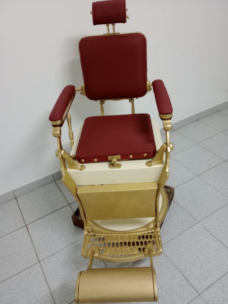 Cadeira de barbeiro restaurada