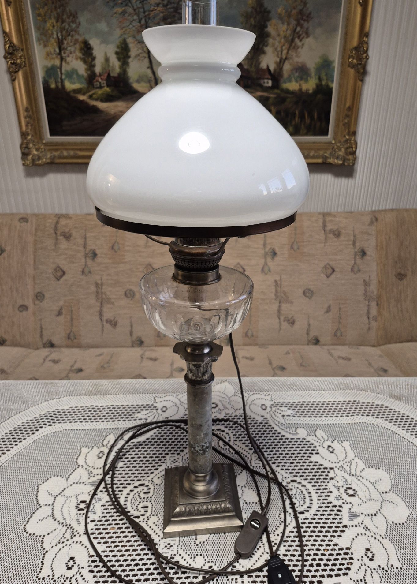 Śliczna antyczna lampa gabinetowa z kryształowym zbiornikiem