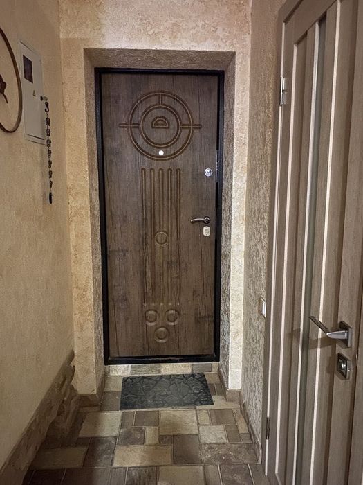 Продам 2-кімнату квартиру на Степана Бандери