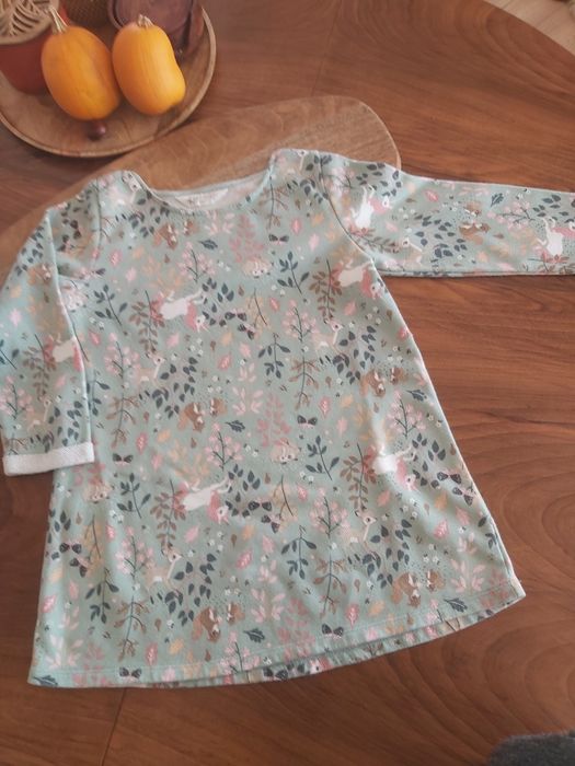 H&M& dzianinowa cieplejsza sukienka 110/116*jednorożec*wiewiórki*sarny