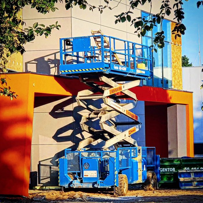 Wynajem podnośników nożycowych przegubowych  koszowych Poznań