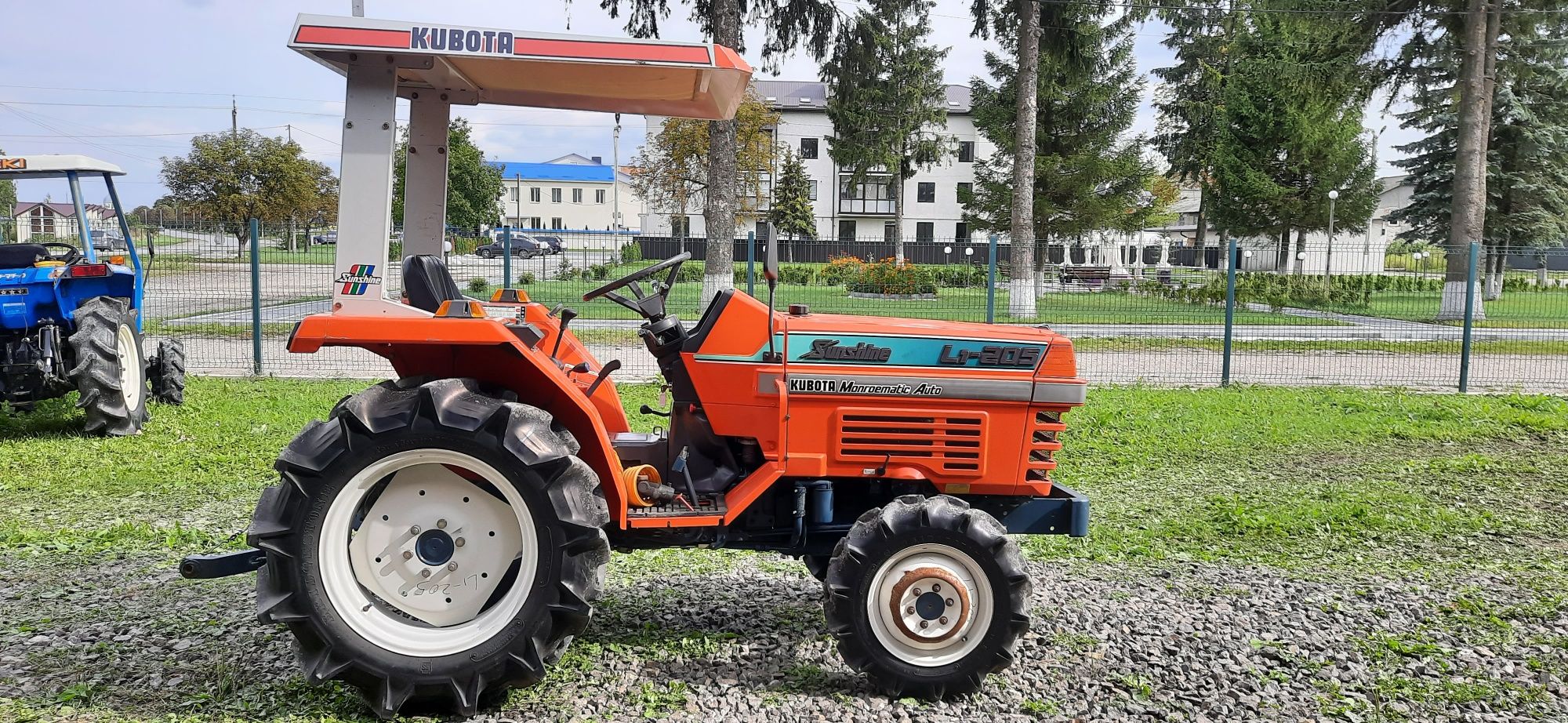 Японський мінітрактор. Трактор. Kubota