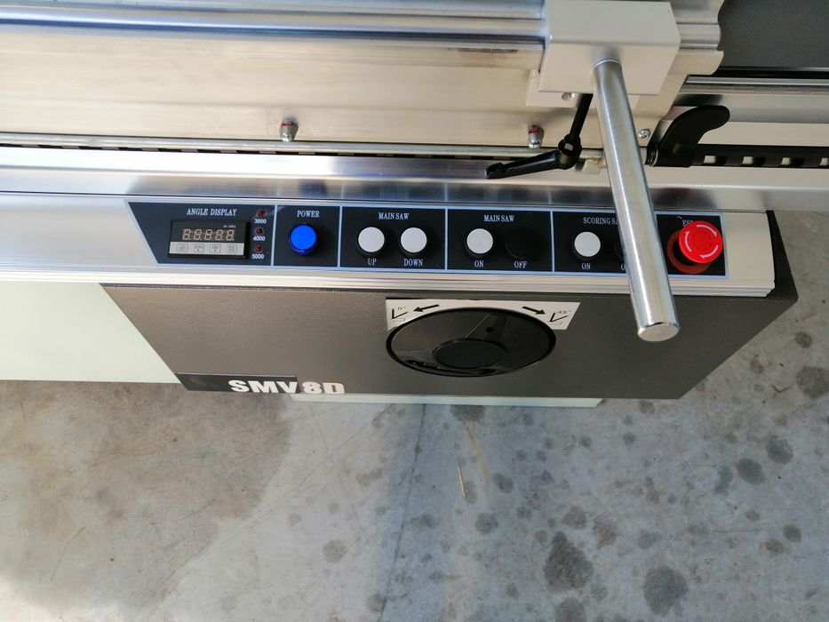 Piła formatowa 3200 na pretach