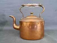 Stary czajnik miedziany, imbryk,  Sygnowany poj. 2,2 l