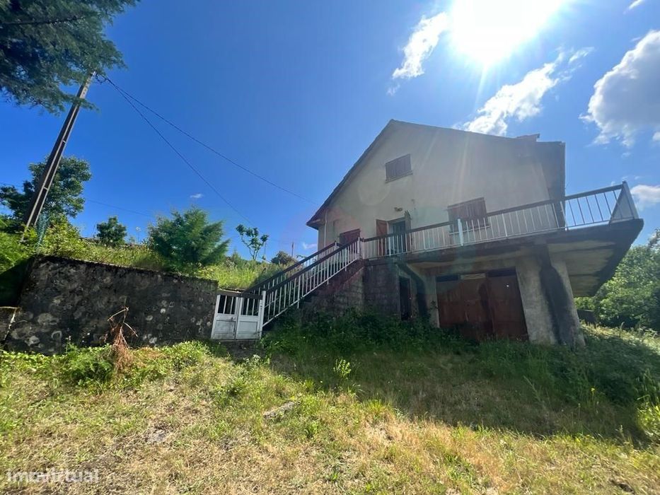 Moradia Individual com terreno em Vilar de Cunhas