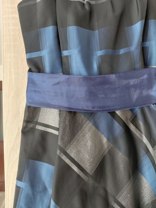 Czarna wieczorowa sukienka z brokatem Reserved s