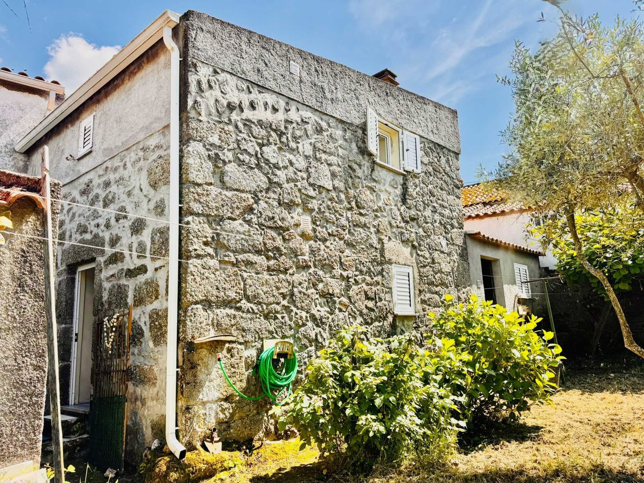 Moradias -Quintal com Vista Desafogada – Galisteu, Celorico da Beira