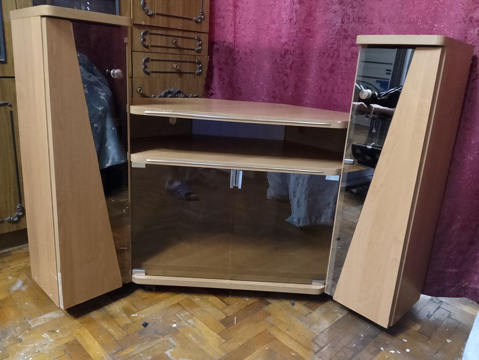 Кутова тумба під телевізор