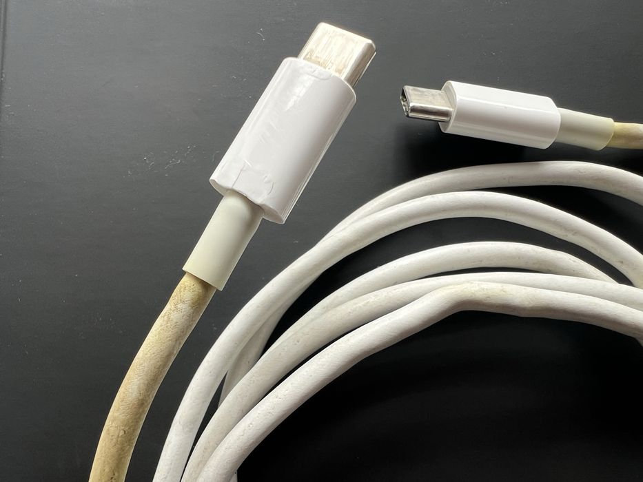 MacBook Pro 13” (2020, Intel i5 Quad-Core) Touch Bar