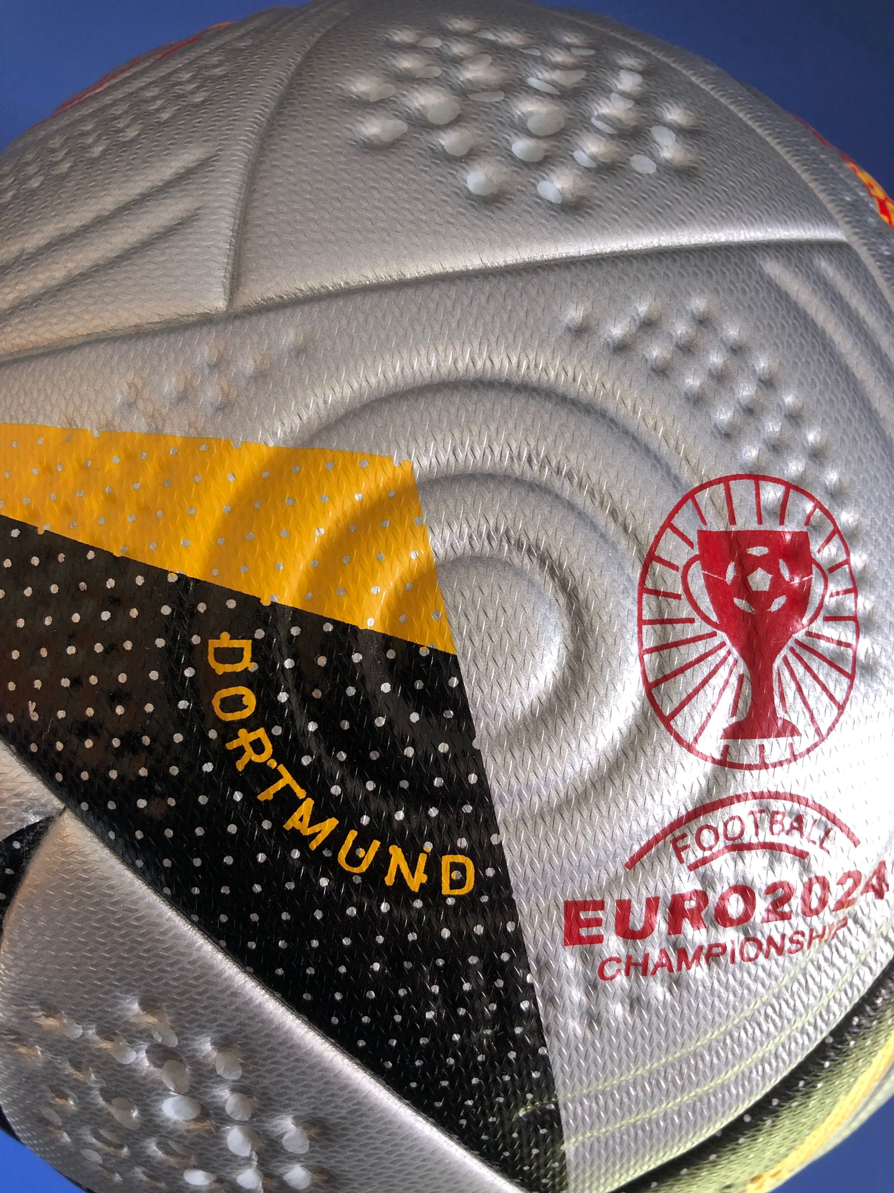 Офіційний мʼяч  EURO Final Pro Official Match Ball 5 розмір