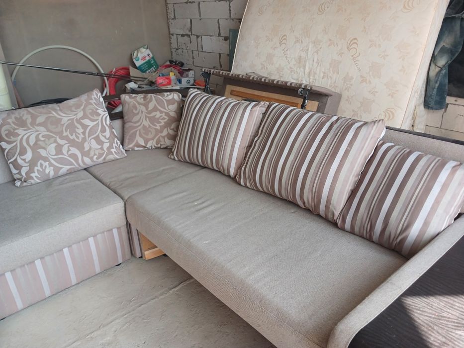 Угловой диван. 2.70 на 160
