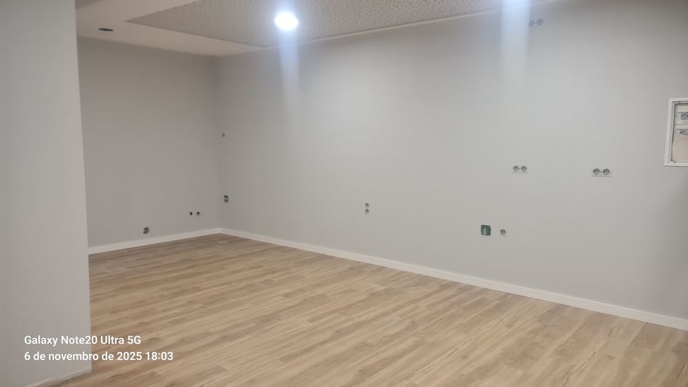 Loja 100m2  creixomil Guimarães