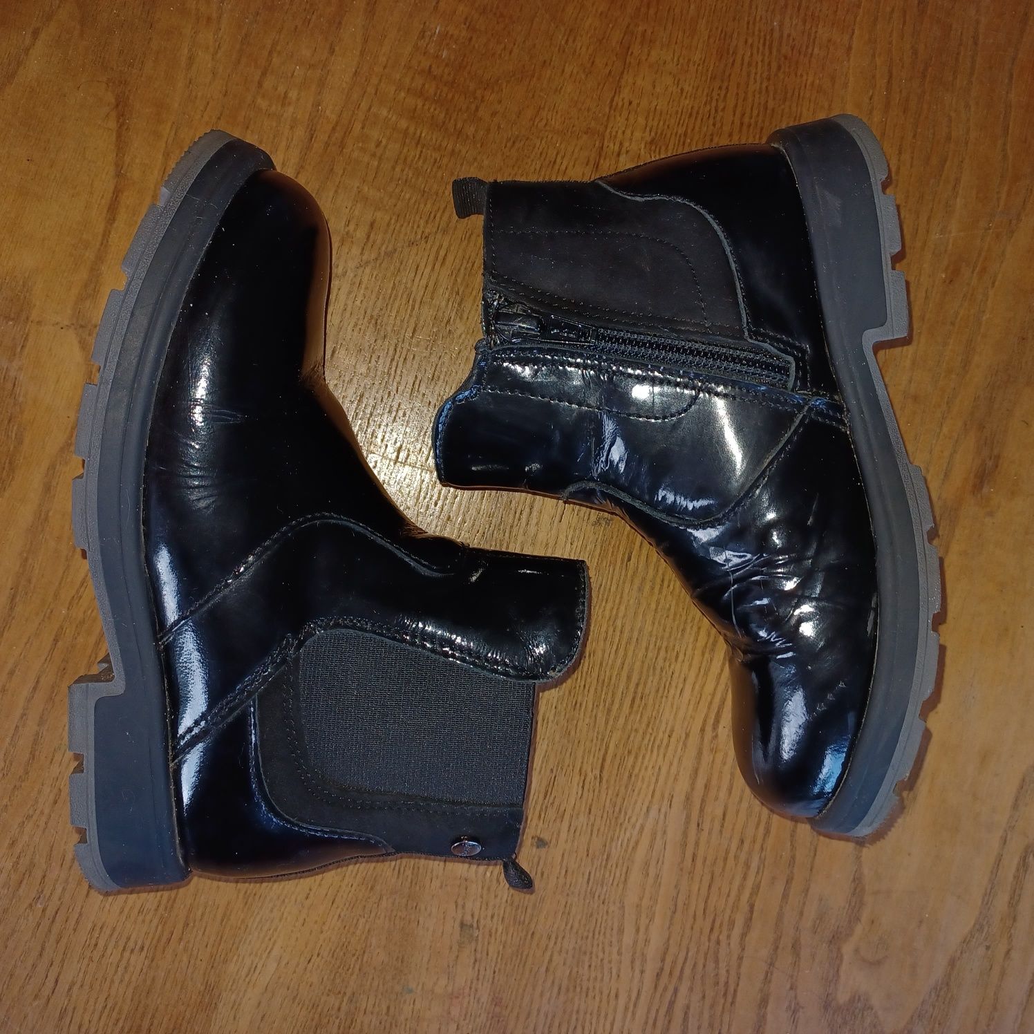 Botki lakierowane lasocki r. 28